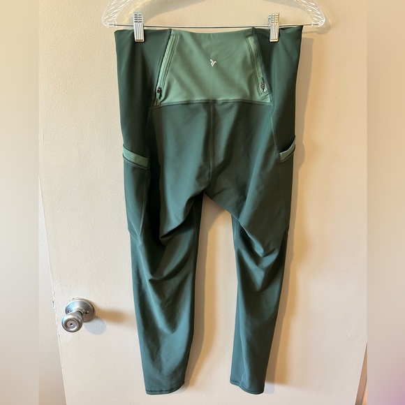 Old navy power soft pocket leggings, size large - Picture 3 of 4